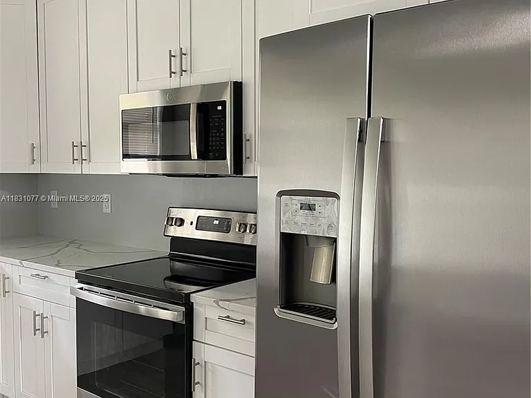 2550 N Arrowhead Rd — Photo 3