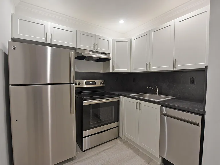 STAINLESS STEEL APPLIANCES | XIORA MODEL | 1 BEDROOM, 1 BATH