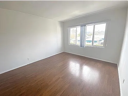 Building Photo - 4122 W 2nd St #15