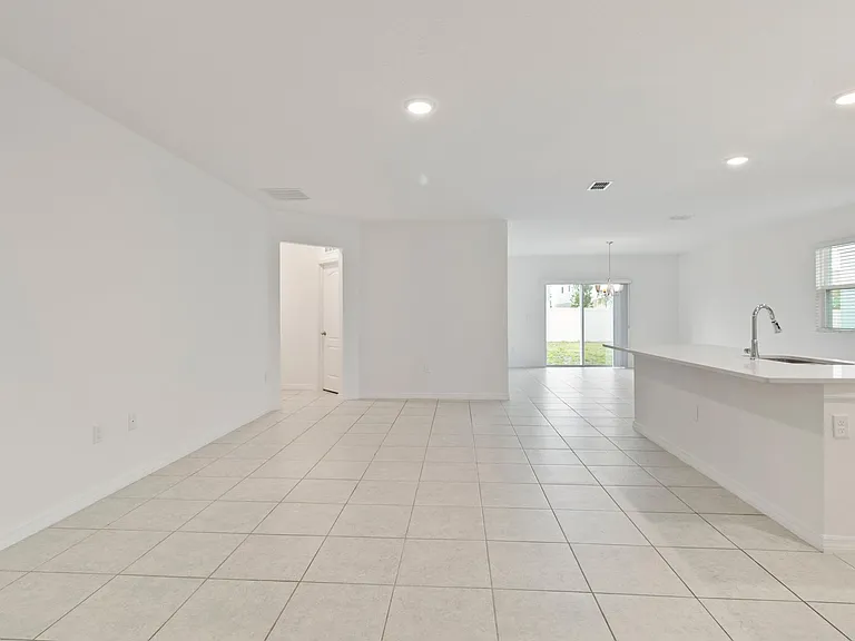 1154 Oak Bluff Dr — Photo 3