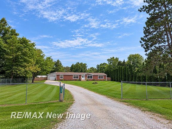 4th image of 3880 E Curtis Rd