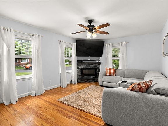2nd image of 27 Shaw St