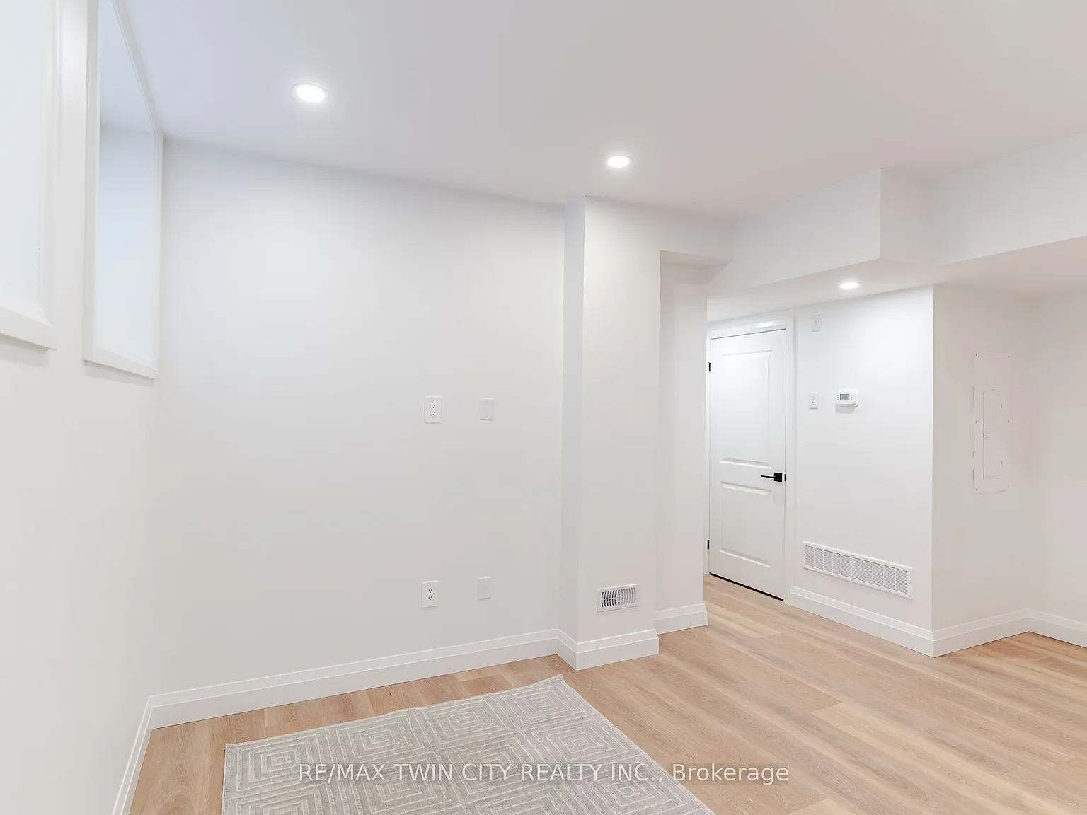 2 bed, $1,900 — Photo 2