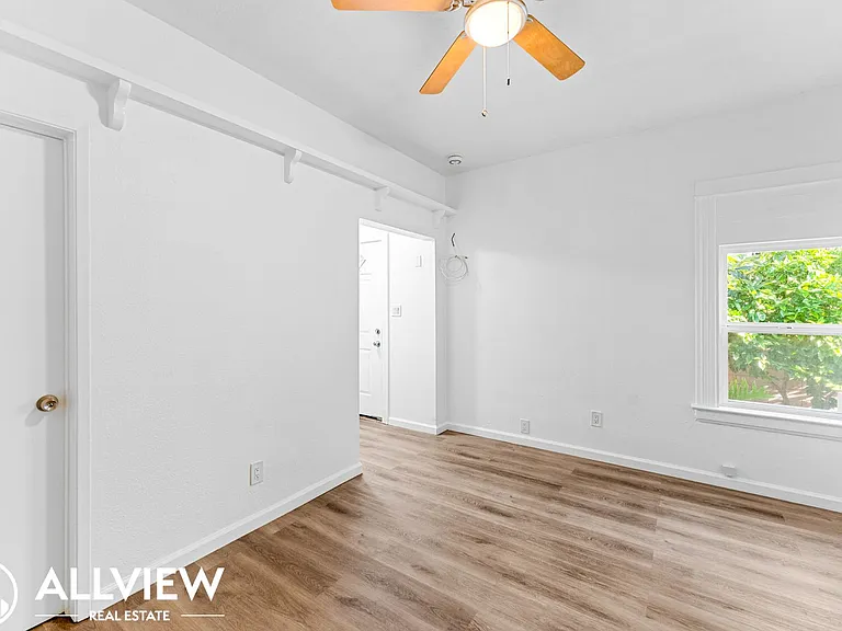 1208 North Van Ness Avenue — Photo 4