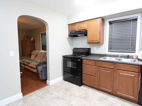 5th image of 1863 Lodge Ave