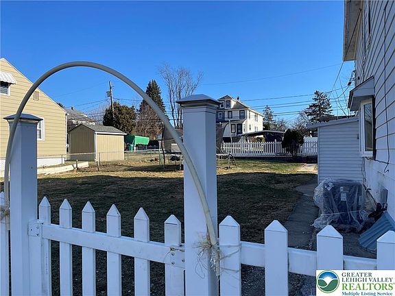 2nd image of 512 Forrest Ave