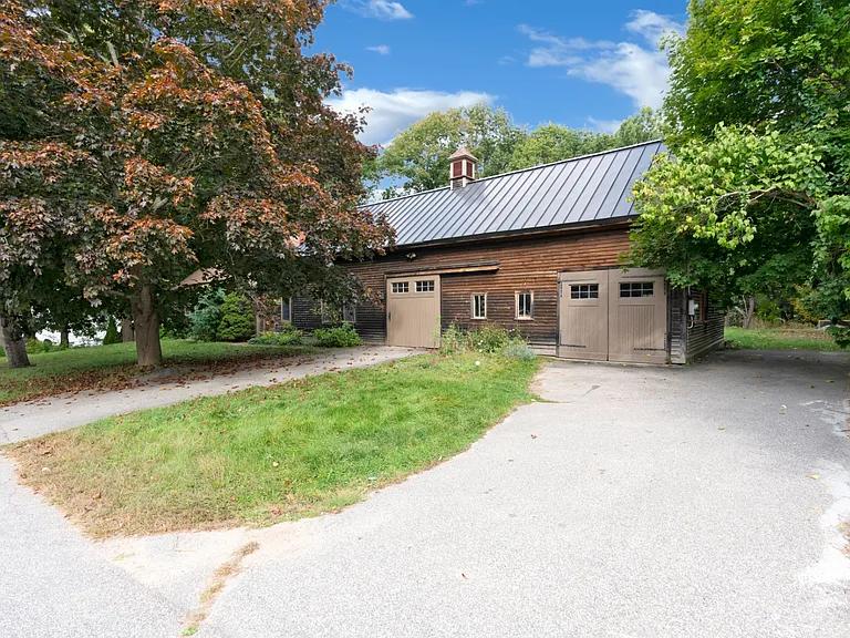 3 Decary Rd — Photo 4