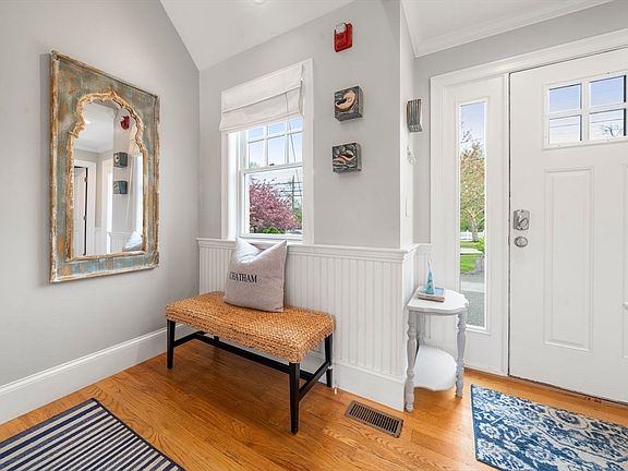 4th image of 1068 Main St Unit 1068