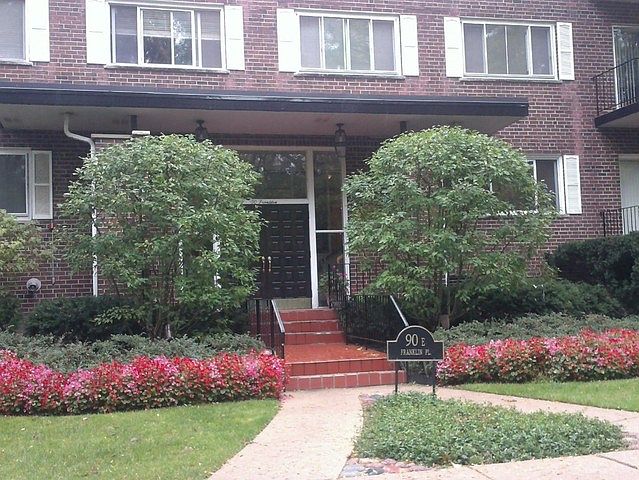 1st image of 90 Franklin Pl E APT 209