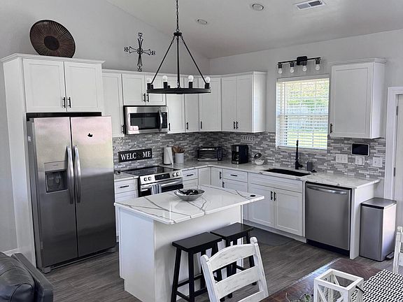 5th image of 803 Robin Road Road