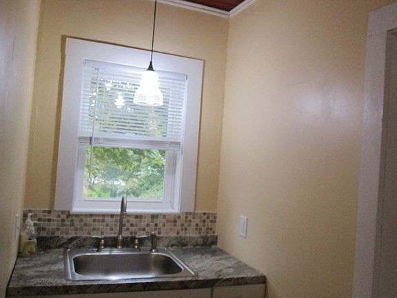 4th image of 469 Bridge St #2