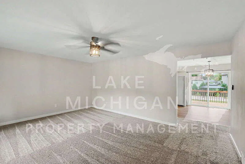 4 bed, 2.0 bath, 2164 sqft, $2,695 — Photo 4