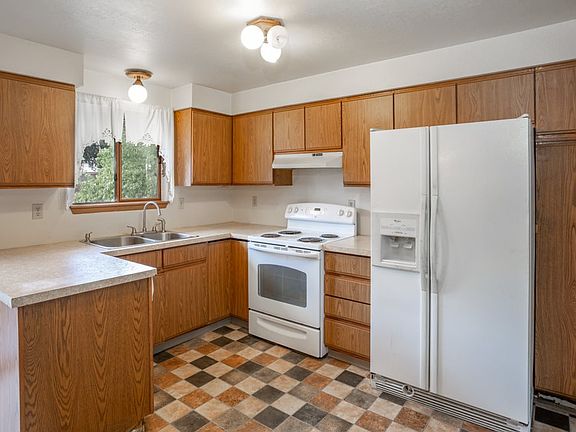 4th image of 3611 E Courtland Ave