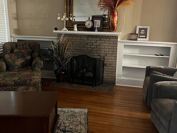 4th image of 2310 Pecan St #9
