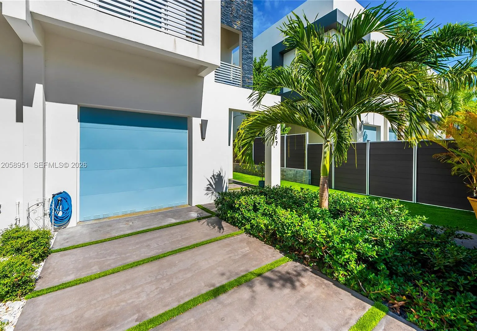 Lux At The Grove Condo Bl — Photo 2
