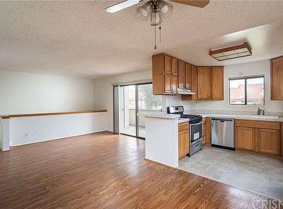 5th image of 23548 Newhall Ave APT 1
