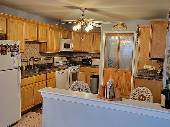 Kitchen, Fridge, stove
