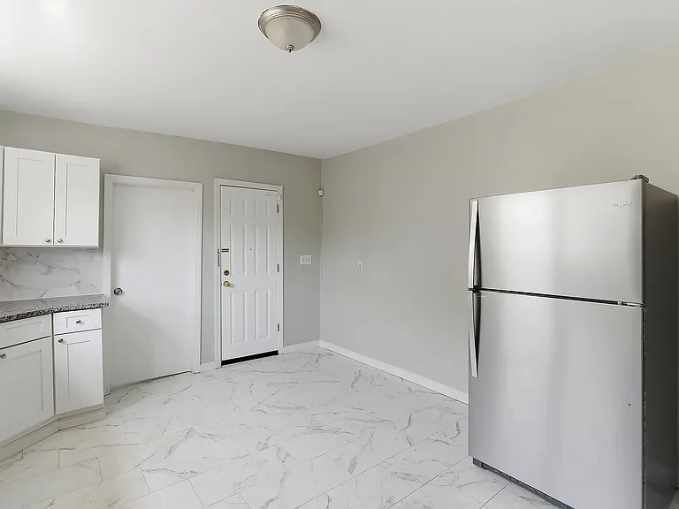 Eat-in Kitchen