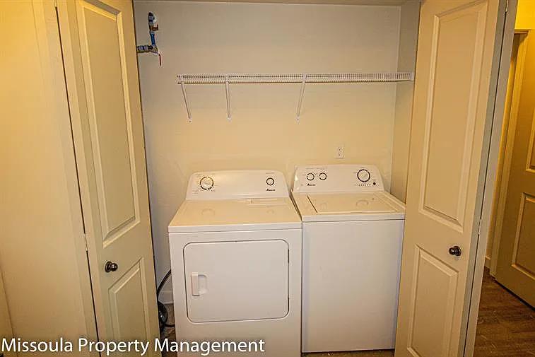 American Way Apartments — Photo 3