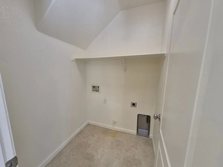 11 Long Warf Pl — Photo 12