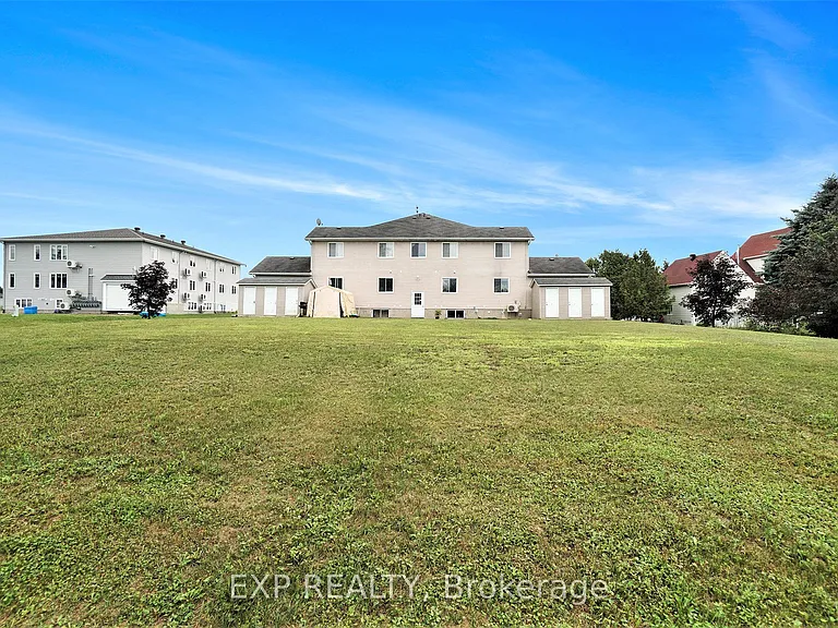525 Russell Rd #1 — Photo 29