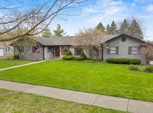 245 Carriage Hill Dr, Aurora, IL