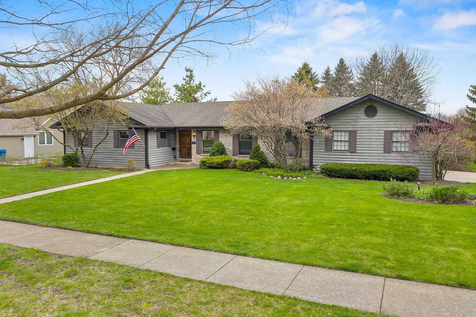 245 Carriage Hill Dr photo 1