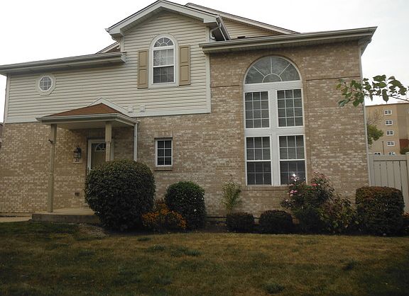 3rd image of 211 Heather Ln #211