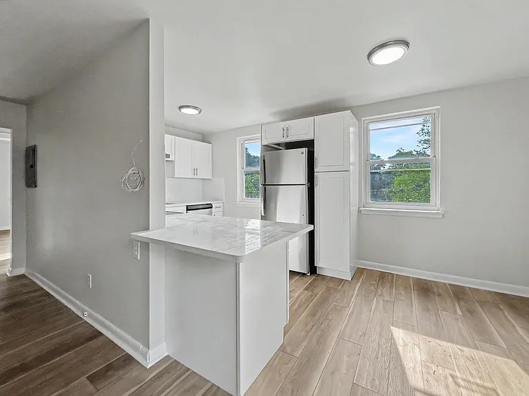 8 Midland Rd — Photo 7