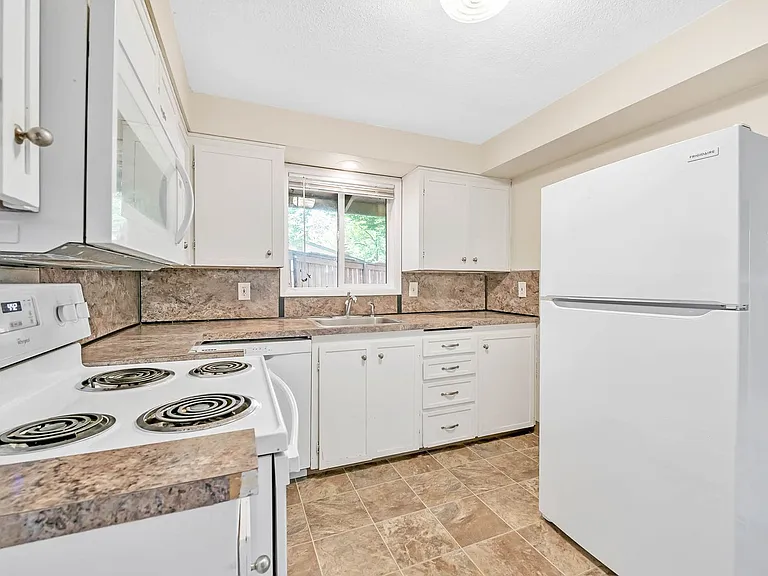 Ferry St - 4 Plex — Photo 3