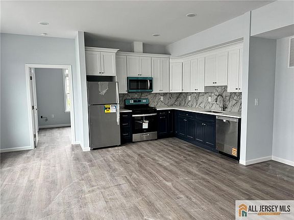4th image of 617 Lincoln Blvd #2C