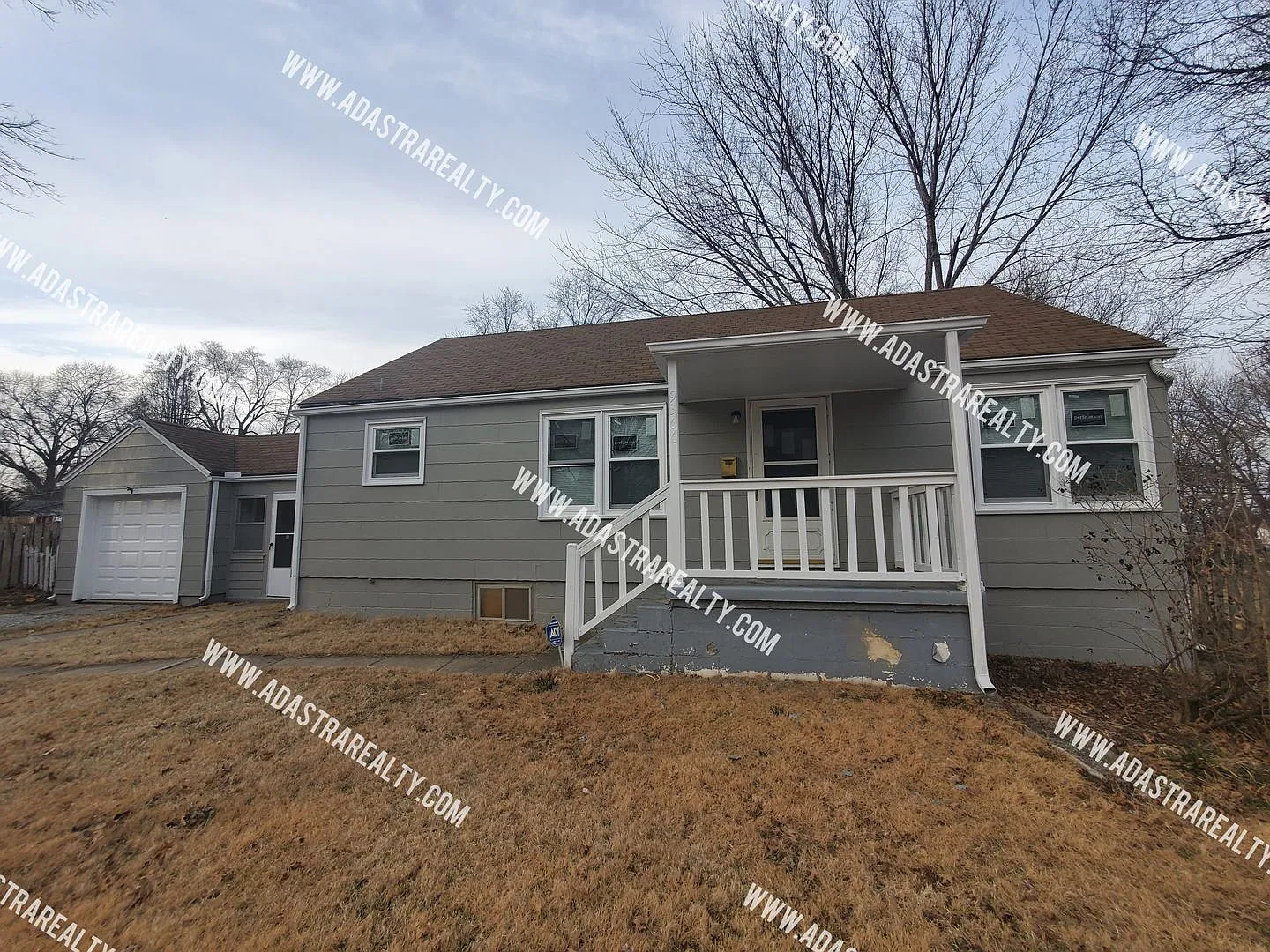 Spacious Raytown Home-Available In November!! — Photo 2