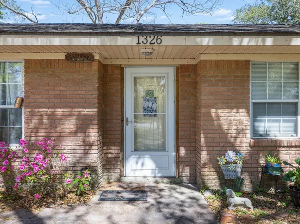 1326 Kathy Ave, Sealy, TX 77474