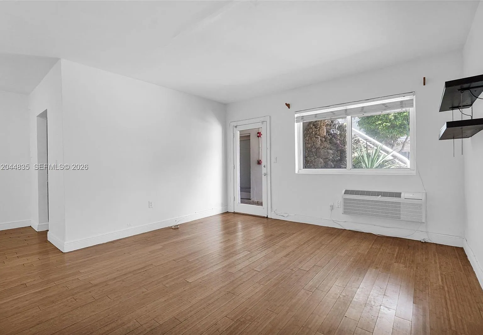 Beachcomber Of Nobe Condo — Photo 3