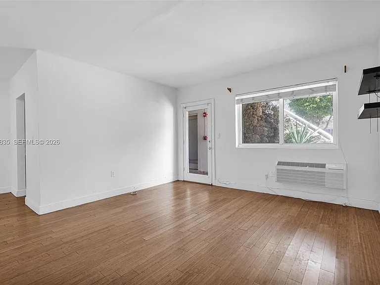 320 85th St #4 — Photo 2