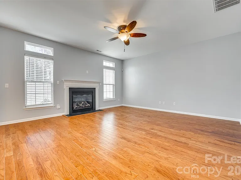 618 Bayou Cir — Photo 12
