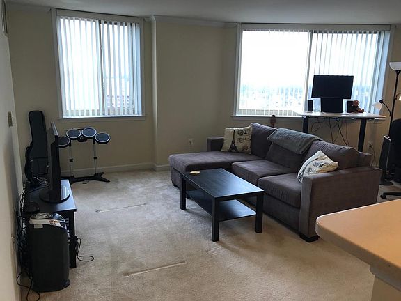 3rd image of 3901 Fairfax Dr