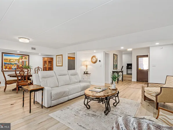 22 Farmhouse Ct #F, Baltimore, MD 21208