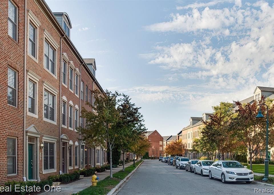 1st image of 536 Graten St