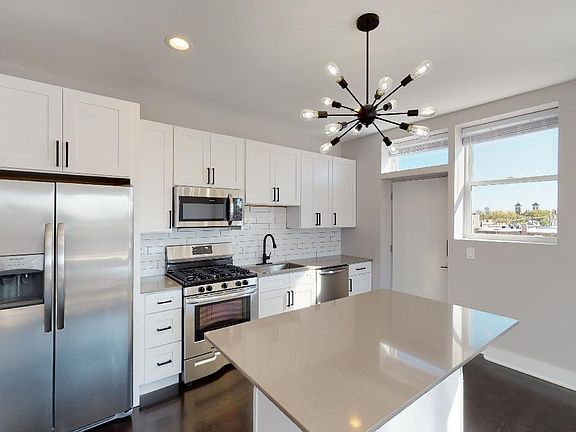 2nd image of 1745 W Touhy Ave #2