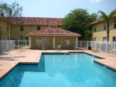 2nd image of 3651 N Goldenrod Rd Unit E205-1