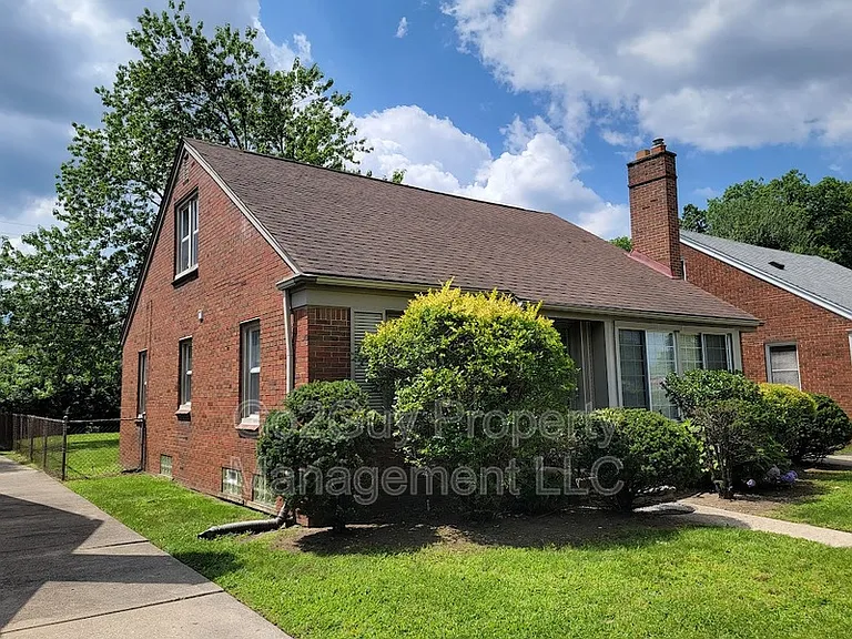 23331 Oak St — Photo 2