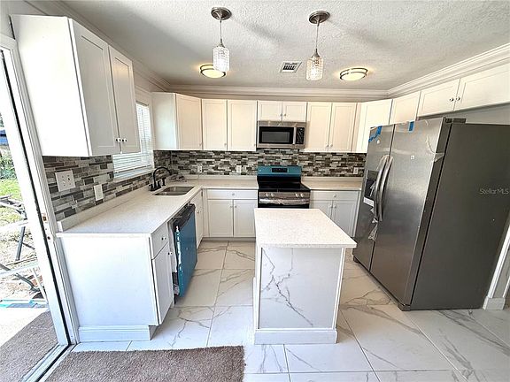 2nd image of 1682 Magnolia Ln
