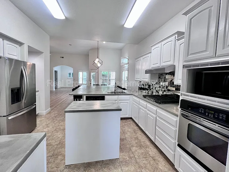 1030 E Royal Dornoch Ave — Photo 2