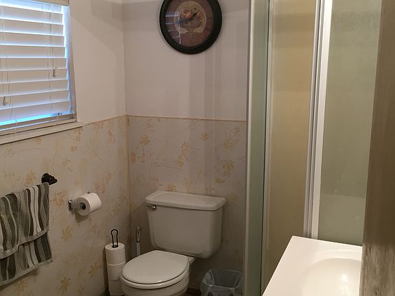 2nd image of 1901 E Lake Dr