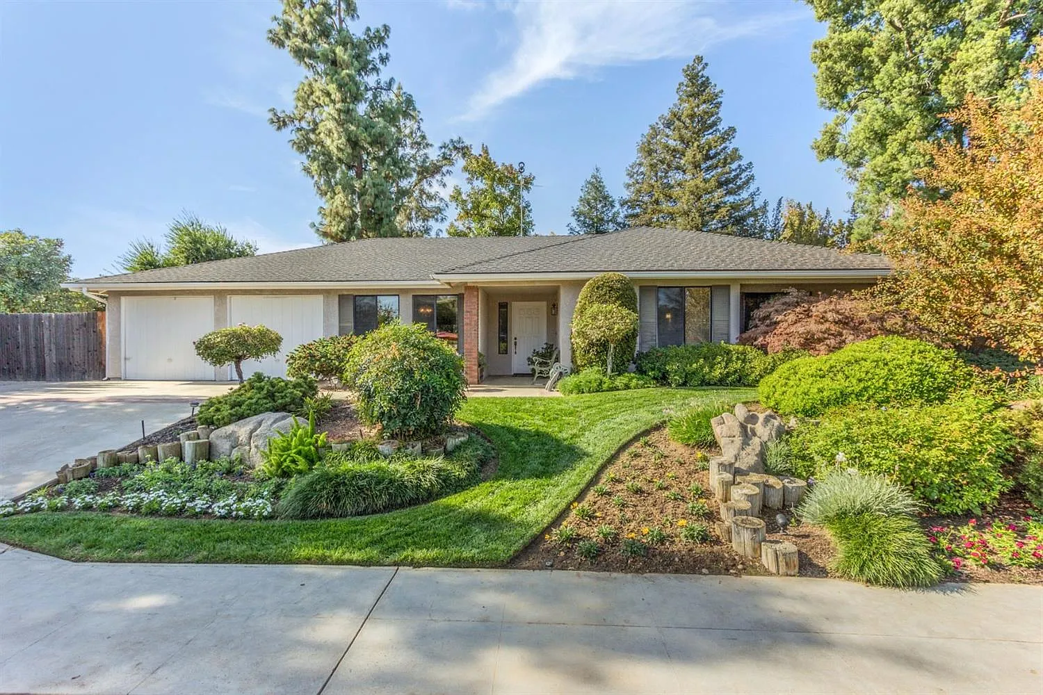 1646 Ash Ave photo 1