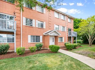 1352 S Lorraine Rd APT D, Wheaton, IL 60189