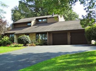 853 Riverside Dr, Dixon, IL 61021