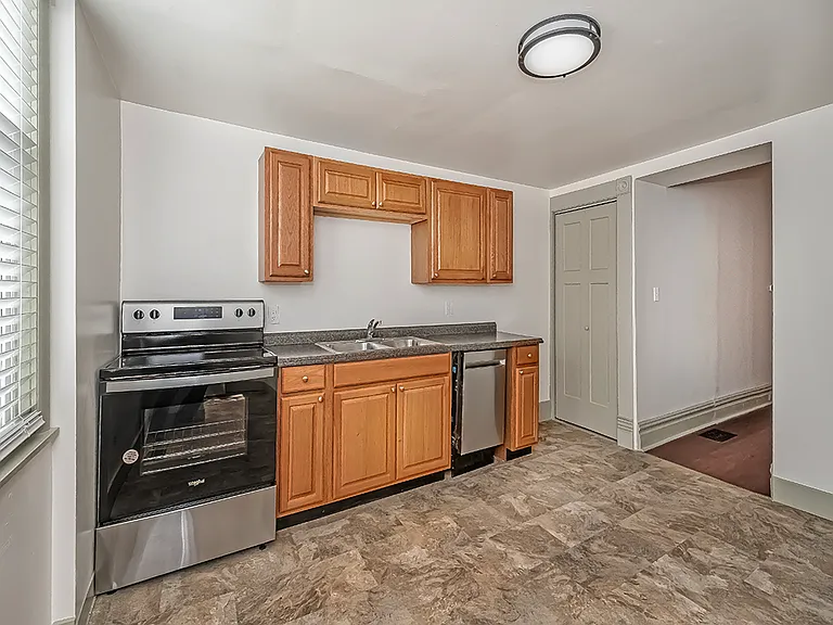 1136 N Euclid Ave #1 — Photo 29