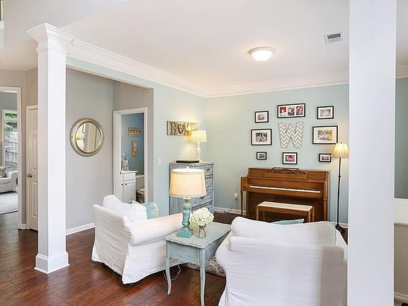 4th image of 211 Park Creek Dr